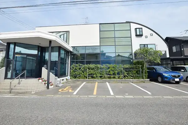 医院正面駐車場